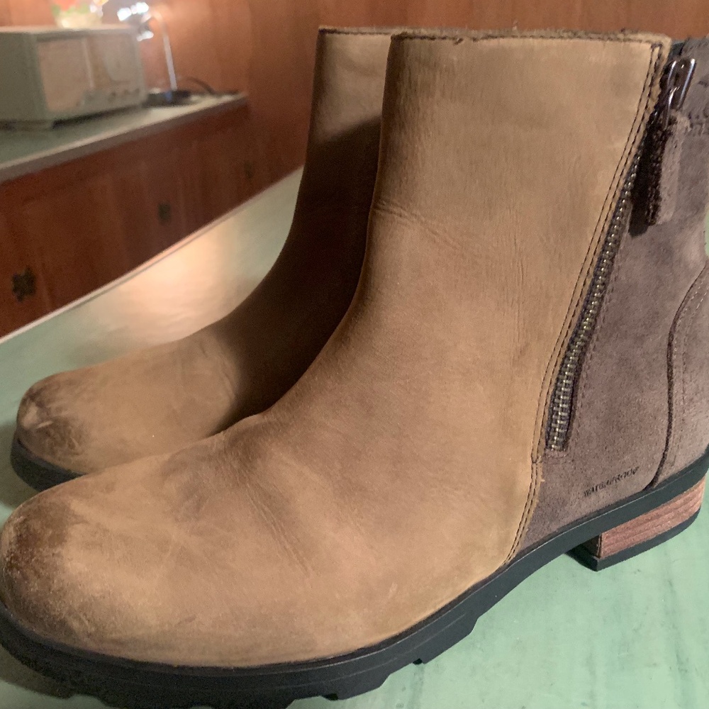 Sorel Tan and Brown Ankle Boots